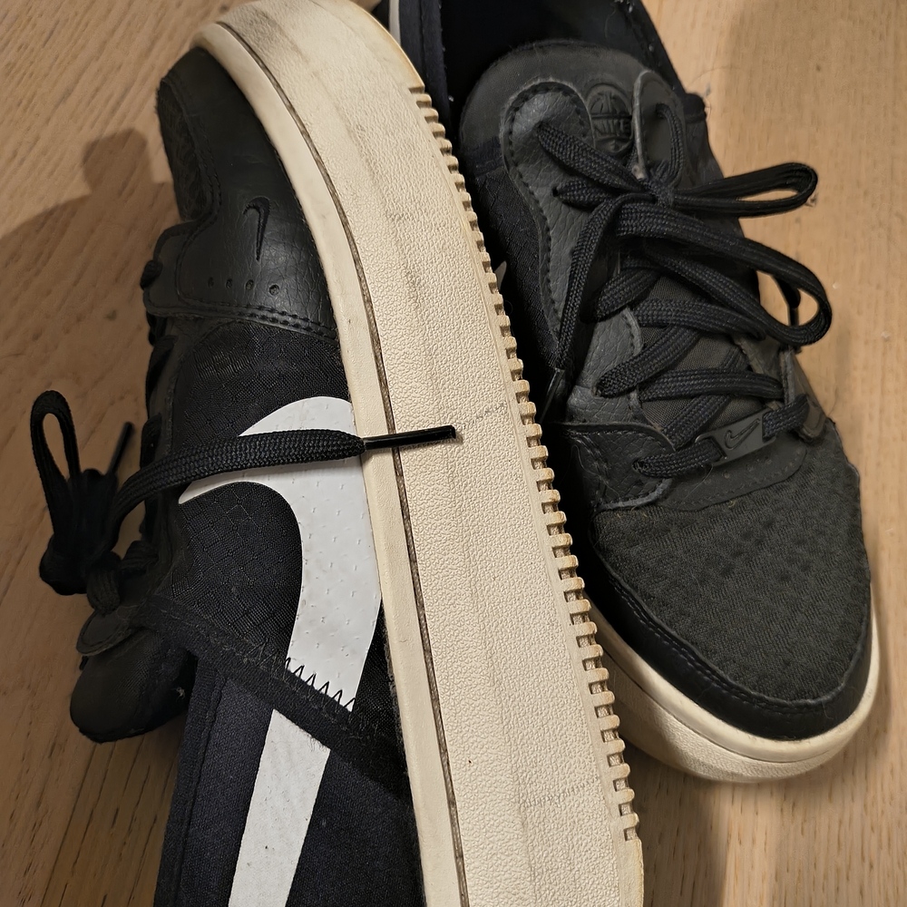 Nike Monochrome Low-Top Sneakers - Picture 3 of 4